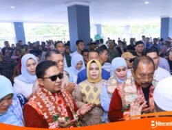 Bupati dan Wakil Bupati Bombana Disambut Meriah di Bandara Haluoleo