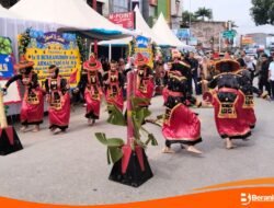 Usai Sambutan Meriah di Bandara, Bupati Dan Wakil Bupati Bombana Kembali Disambut Tarian Lumense di Mandonga