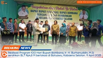 Bupati Bombana Burhanuddin menyerahkan bantuan BLT dan modal BUMDes untuk masyarakat Pulau Kabaena