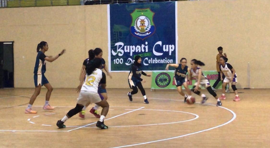 Bola basket Bombana