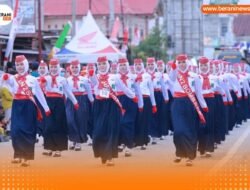 Ribuan Peserta Semarakkan Gerak Jalan HUT ke-80 RI di Bombana, Bupati Burhanuddin Apresiasi Antusias Warga