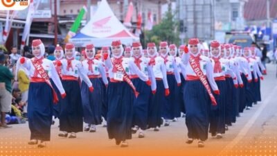 Ribuan peserta mengikuti gerak jalan HUT RI ke-80 di Kabupaten Bombana bersama Bupati Burhanuddin