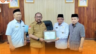 Bupati Bombana H. Burhanuddin menerima penghargaan nasional Penais Award dan Baznas Award 2025