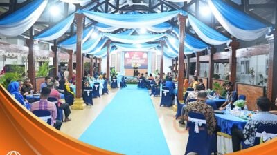 Bupati Bombana bersama tokoh pemekaran dalam acara gala dinner HUT ke-22 Kabupaten Bombana