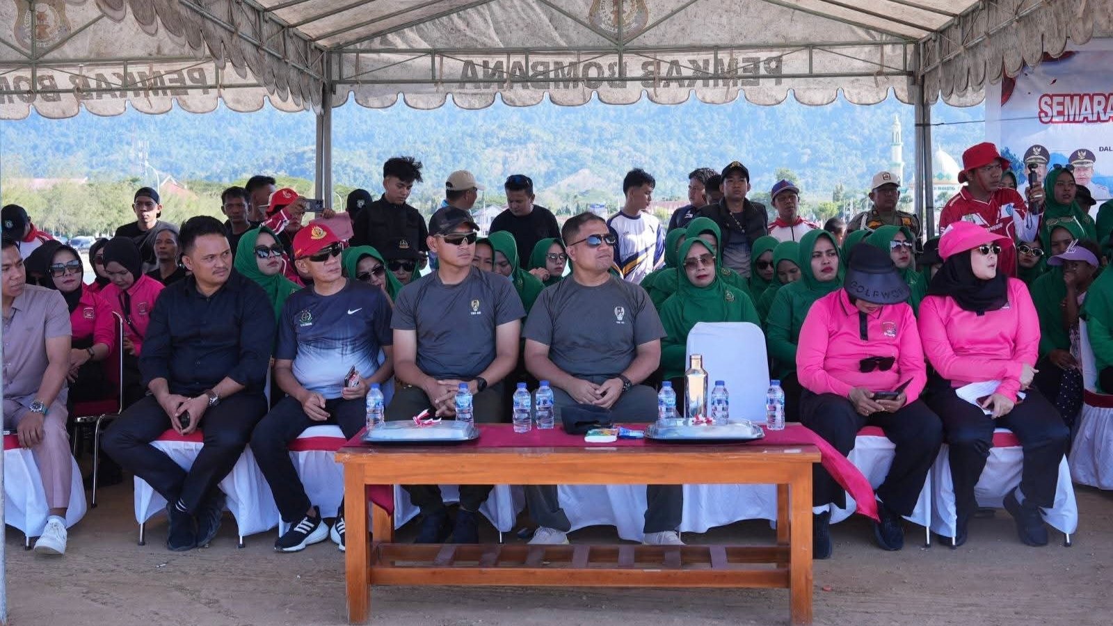 Pawai Perahu Merah Putih di perairan Kasipute dan Bupati Bombana bersama nelayan