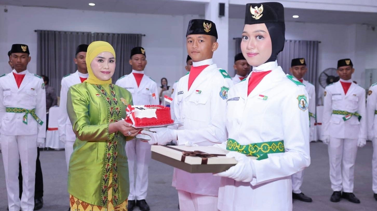 Bupati Bombana mengukuhkan 52 anggota Paskibraka Bombana