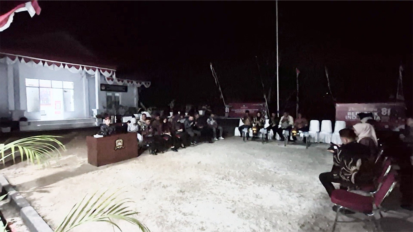 Jajaran KPU Wakatobi mengikuti malam renungan dan doa bersama
