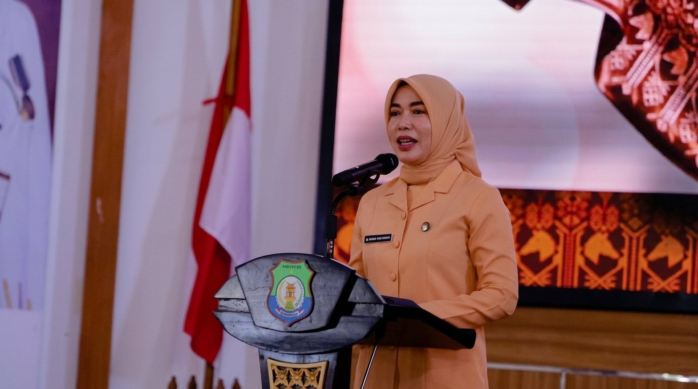 Ny. Norma Azazi Fadlansyah (Ketua Penasihat Dharma Wanita Persatuan Provinsi Sulawesi Tenggara)